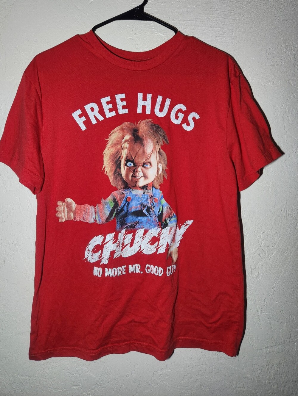 Chucky Size Large Free Hugs No More Mr. Good Guy Red T-shirt